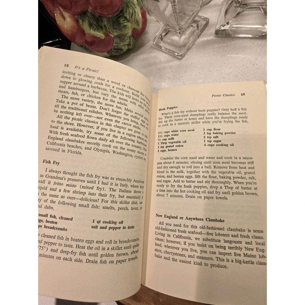 It's A Picnic! by Nancy Fair McIntyre - 1969 - Very Good Condition - Vintage